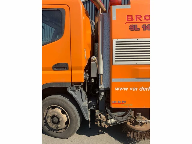 2011 mitsubishi brock sl140/2 straatveegmachine - afbeelding 15 van  66