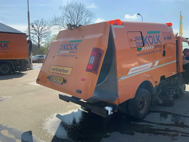 2011 mitsubishi brock sl140/2 straatveegmachine - afbeelding 48 van  66