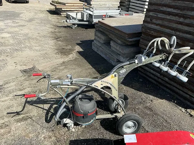 2011 nemaco straatmaker vacuümheffer - afbeelding 4 van  7