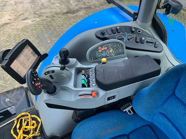 2011 new holland t8360 ultra command vierwielaangedreven landbouwtractor - afbeelding 30 van  43