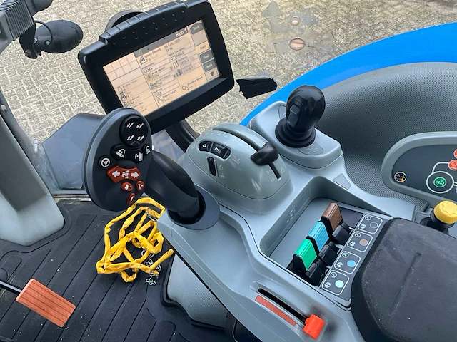 2011 new holland t8360 ultra command vierwielaangedreven landbouwtractor - afbeelding 31 van  43