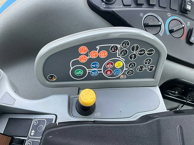 2011 new holland t8360 ultra command vierwielaangedreven landbouwtractor - afbeelding 32 van  43