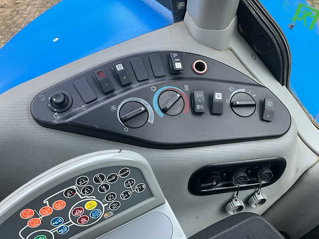 2011 new holland t8360 ultra command vierwielaangedreven landbouwtractor - afbeelding 33 van  43