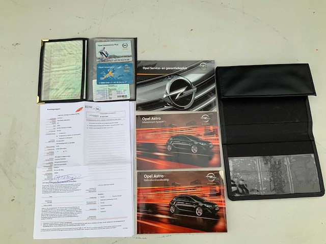2011 opel astra sports tourer personenauto - afbeelding 17 van  25