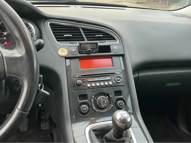 2011 peugeot 5008 personenauto - afbeelding 9 van  23