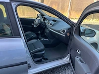 2011 renault clio estate hatchback personenauto - afbeelding 14 van  22