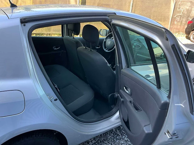 2011 renault clio estate hatchback personenauto - afbeelding 15 van  22