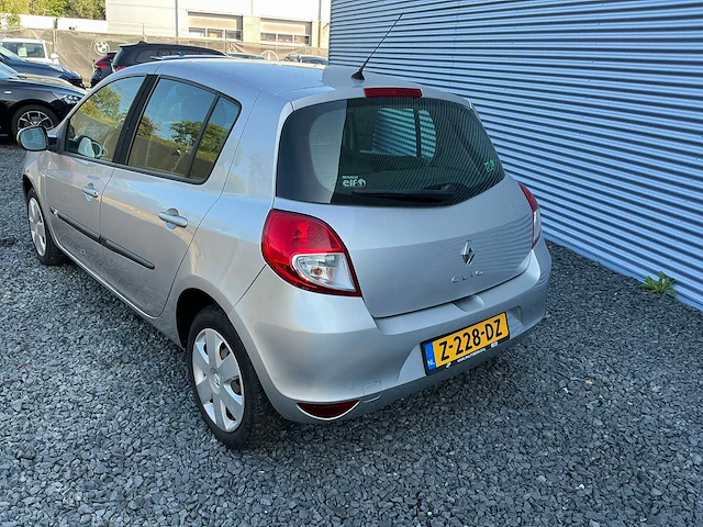 2011 renault clio estate hatchback personenauto - afbeelding 17 van  22