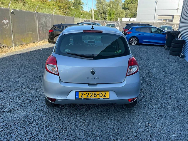 2011 renault clio estate hatchback personenauto - afbeelding 18 van  22