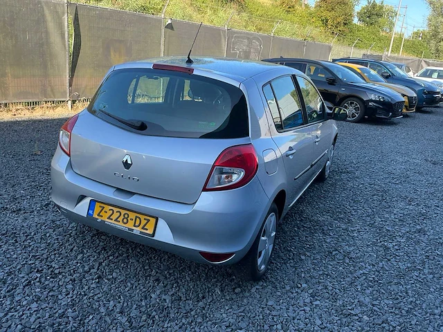 2011 renault clio estate hatchback personenauto - afbeelding 19 van  22