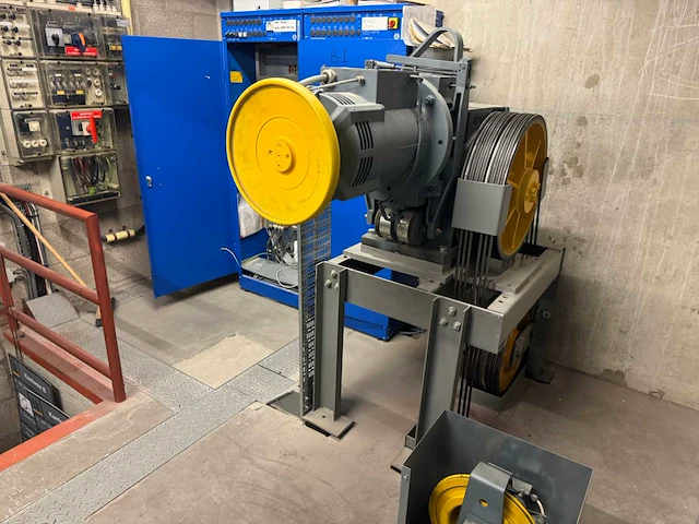 2011 thyssenkrupp gmbh tw130h liftmotor met schakelkast - afbeelding 13 van  19