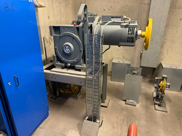 2011 thyssenkrupp gmbh tw130h liftmotor met schakelkast - afbeelding 14 van  19