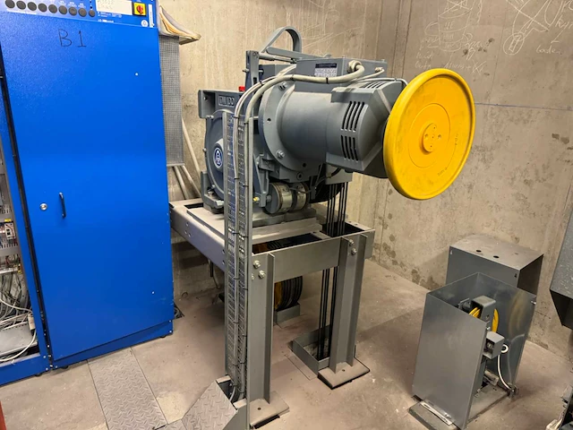 2011 thyssenkrupp gmbh tw130h liftmotor met schakelkast - afbeelding 15 van  19