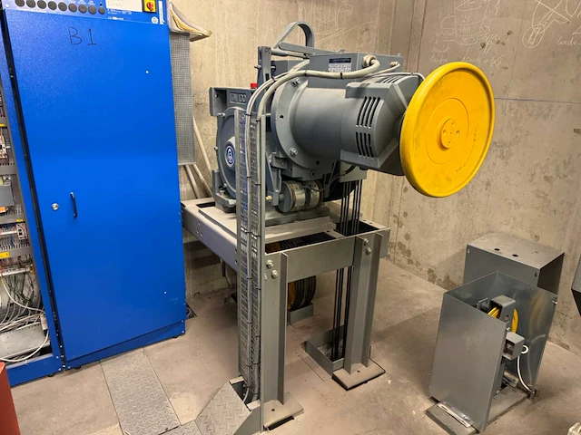 2011 thyssenkrupp gmbh tw130h liftmotor met schakelkast - afbeelding 16 van  19