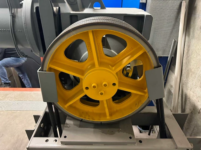 2011 thyssenkrupp gmbh tw130h liftmotor met schakelkast - afbeelding 17 van  19