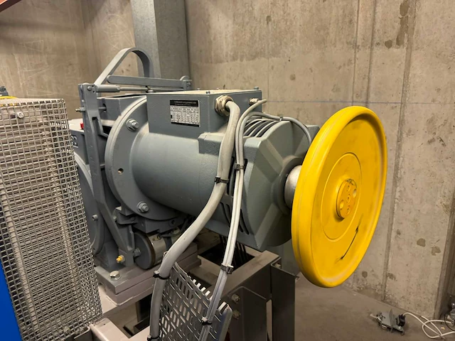 2011 thyssenkrupp gmbh tw130h liftmotor met schakelkast - afbeelding 2 van  18
