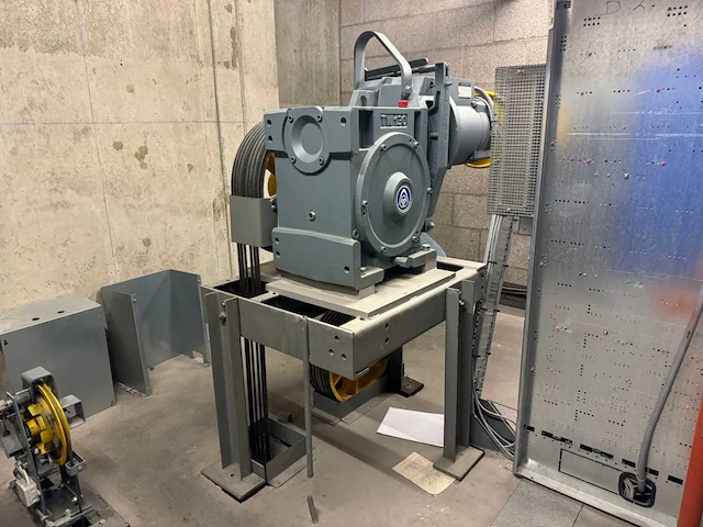 2011 thyssenkrupp gmbh tw130h liftmotor met schakelkast - afbeelding 11 van  18