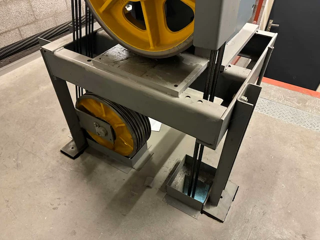 2011 thyssenkrupp gmbh tw130h liftmotor met schakelkast - afbeelding 13 van  18