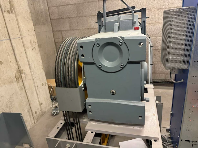 2011 thyssenkrupp gmbh tw130h liftmotor met schakelkast - afbeelding 16 van  18