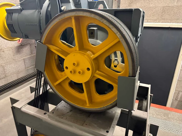 2011 thyssenkrupp gmbh tw130h liftmotor met schakelkast - afbeelding 17 van  18