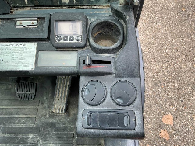 2011 toyota 02-8fdf30 vorkheftruck - afbeelding 19 van  30