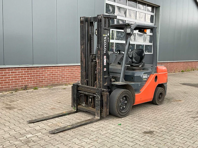 2011 toyota 52-8fdjf35 vorkheftruck - afbeelding 1 van  16
