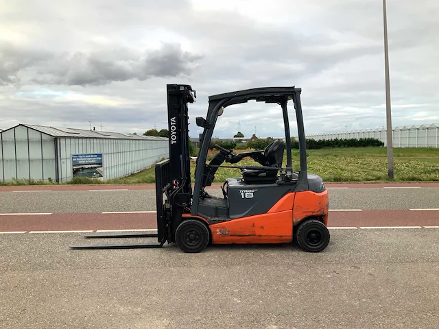 2011 toyota 8fbmt18 vorkheftruck - afbeelding 1 van  32
