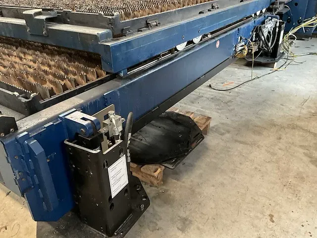 2011 trumpf trulaser 5030 vlakbedlasermachine - afbeelding 19 van  42
