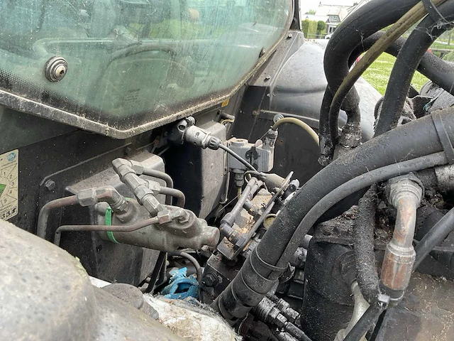 2011 valtra t202 vierwielaangedreven landbouwtractor - afbeelding 8 van  47