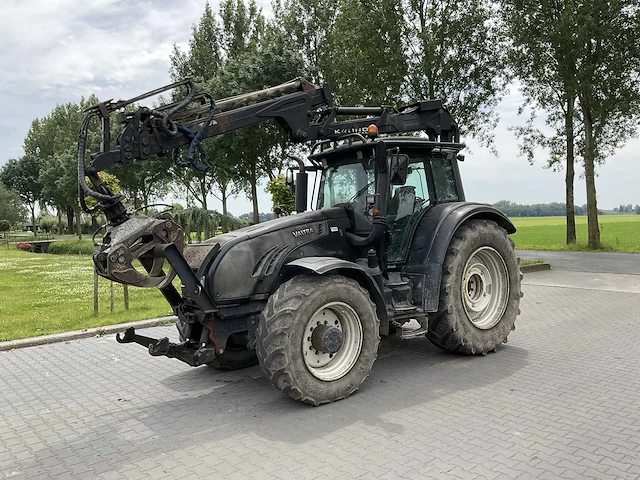 2011 valtra t202 vierwielaangedreven landbouwtractor - afbeelding 1 van  47