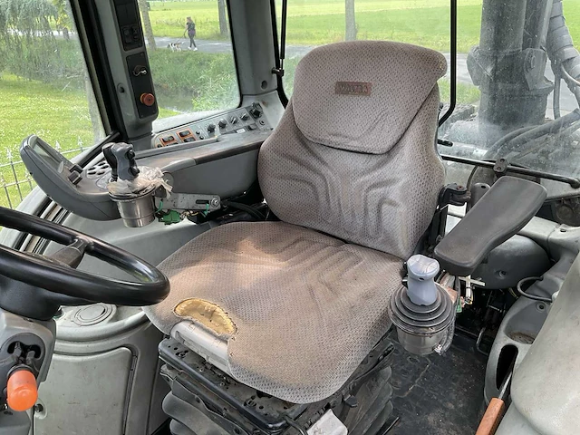 2011 valtra t202 vierwielaangedreven landbouwtractor - afbeelding 22 van  47