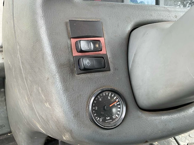 2011 valtra t202 vierwielaangedreven landbouwtractor - afbeelding 35 van  47