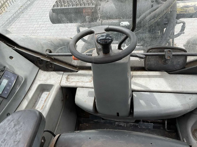 2011 valtra t202 vierwielaangedreven landbouwtractor - afbeelding 39 van  47