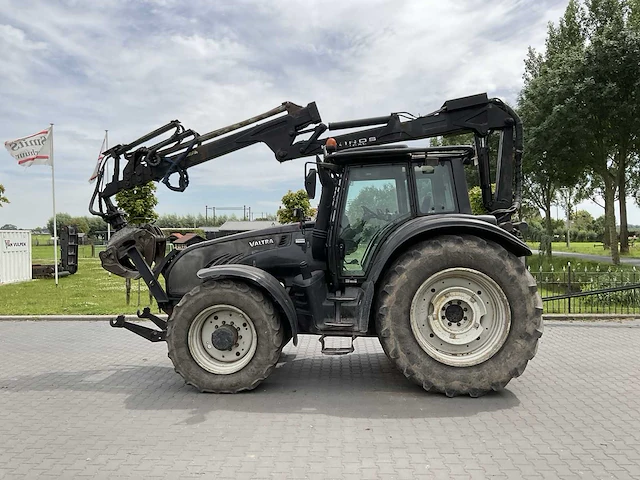2011 valtra t202 vierwielaangedreven landbouwtractor - afbeelding 46 van  47