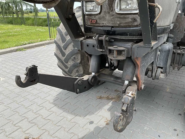 2011 valtra t202 vierwielaangedreven landbouwtractor - afbeelding 47 van  47