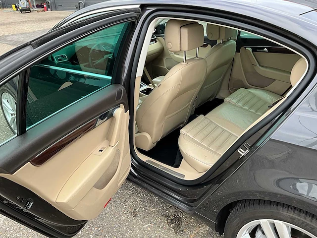 2011 volkswagen passat 3.6 v6 4motion personenauto 300pk - afbeelding 25 van  32