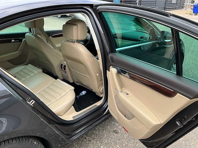 2011 volkswagen passat 3.6 v6 4motion personenauto 300pk - afbeelding 27 van  32