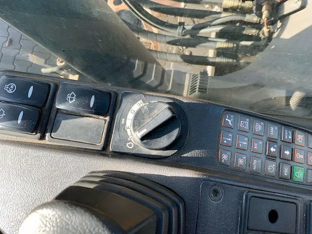 2011 volvo ec210c rupsgraafmachine - afbeelding 37 van  44