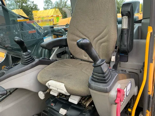 2011 volvo ec240cl rupsgraafmachine - afbeelding 6 van  47