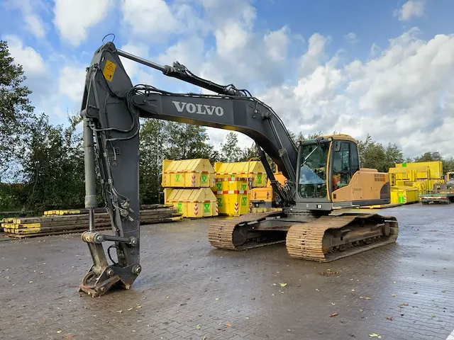 2011 volvo ec240cl rupsgraafmachine - afbeelding 1 van  47