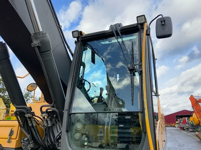 2011 volvo ec240cl rupsgraafmachine - afbeelding 16 van  47