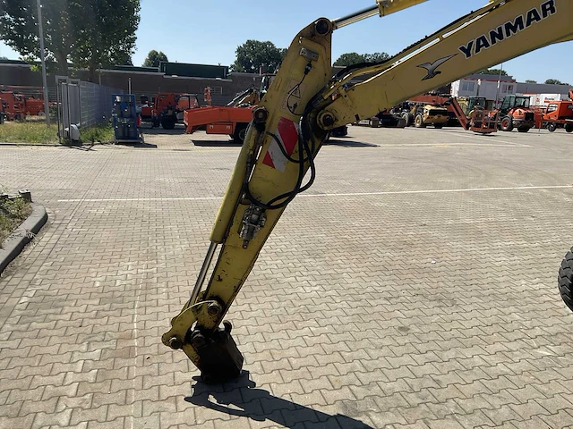 2011 yanmar b55w-2 banden graafmachine - afbeelding 16 van  42