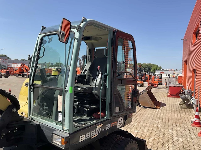 2011 yanmar b55w-2 banden graafmachine - afbeelding 19 van  42