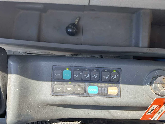 2011 yanmar b55w-2 banden graafmachine - afbeelding 26 van  42