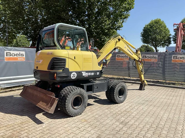 2011 yanmar b55w-2 banden graafmachine - afbeelding 41 van  42