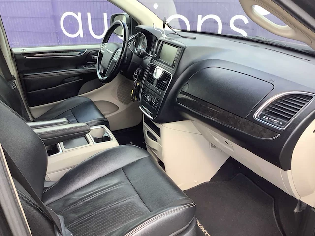 2012 - chrysler - town & country - personenauto - afbeelding 11 van  15