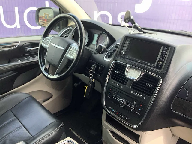 2012 - chrysler - town & country - personenauto - afbeelding 12 van  15