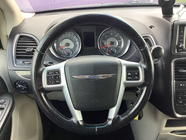 2012 - chrysler - town & country - personenauto - afbeelding 13 van  15
