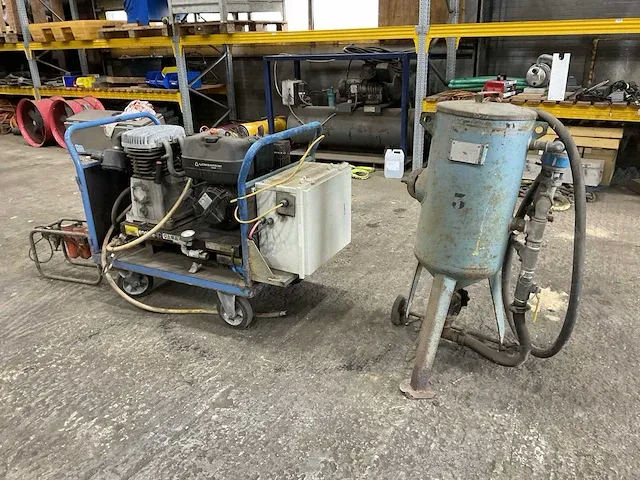 2012 aariac compressor met 2 straalketels - afbeelding 1 van  10