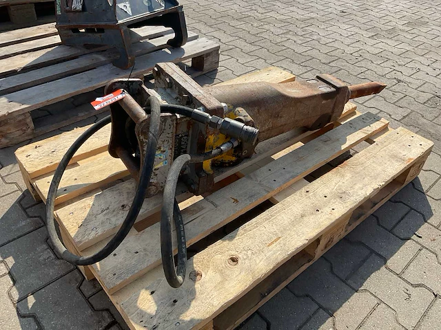 2012 atlas copco sb 152 hydraulische sloophamer - afbeelding 1 van  6